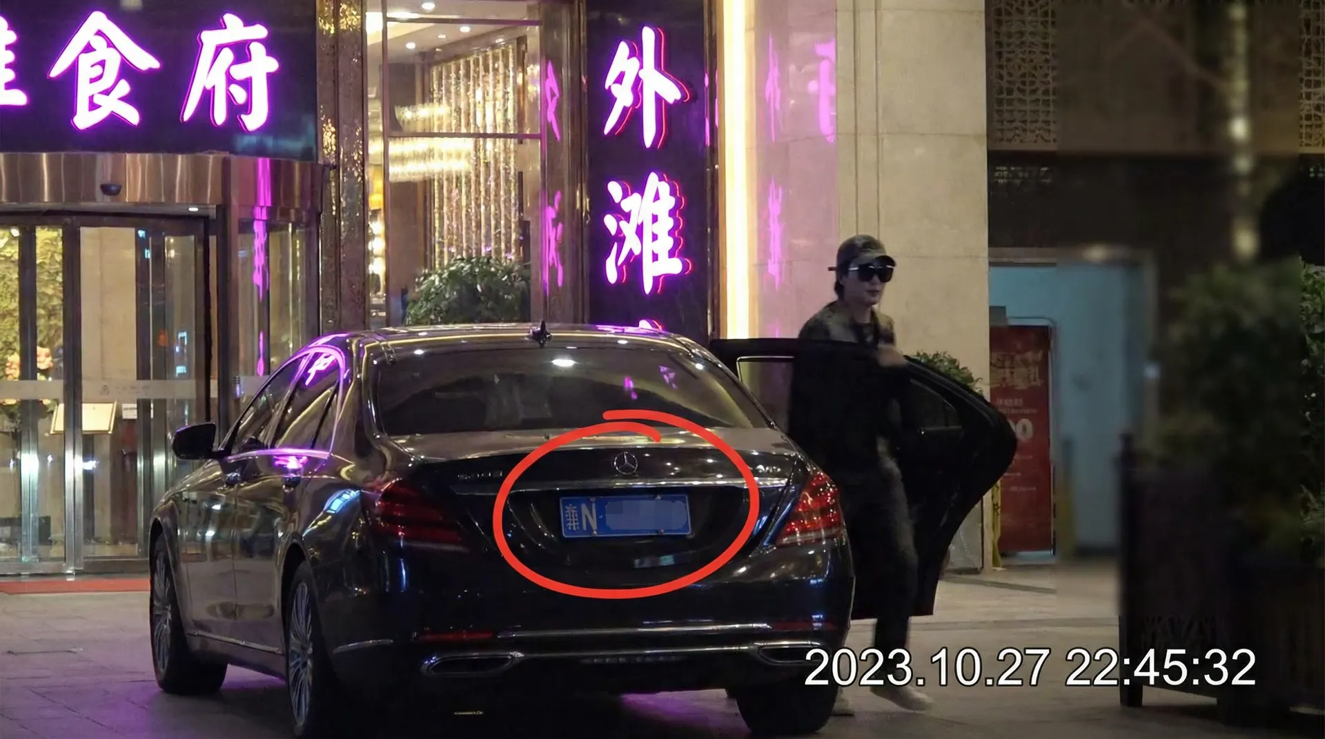 甜心狐狸_甜心狐狸短视频高清播放~最新资讯甜心狐狸大全 - 豪车餐厅外被拍